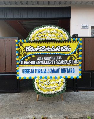 Papan Bunga Duka di Sungai Wie